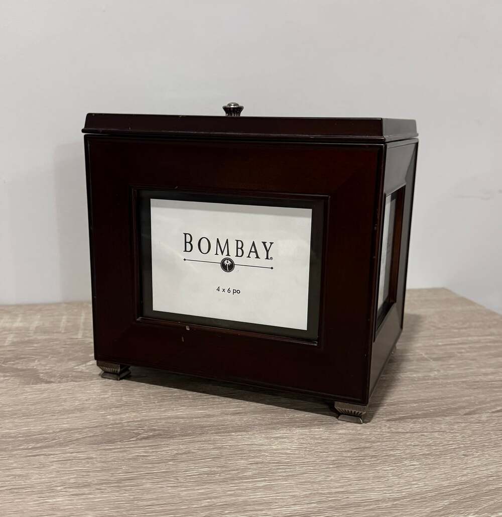 Vintage Bombay Company Wooden Photo Album Storage Box Frame Chest - Holds 4x6 &